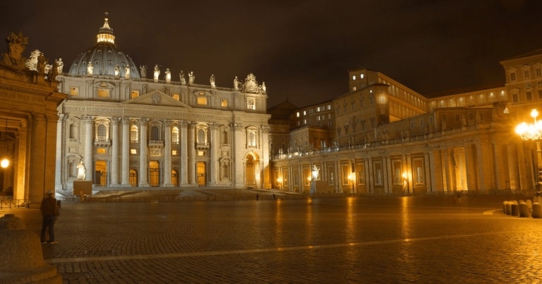 Un fost angajat al Vaticanului, arestat pentru că a încercat să vândă un manuscris furat