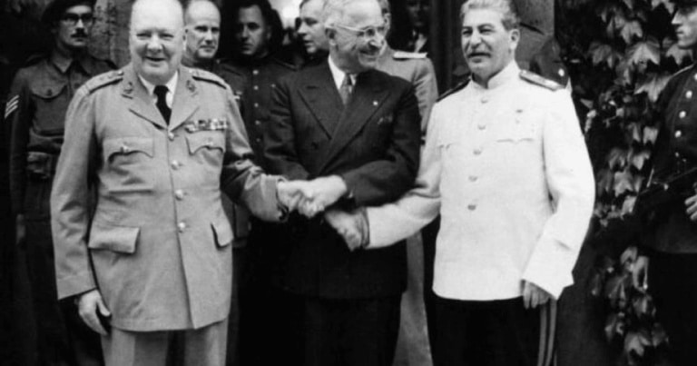 Zâmbetul american şi încruntarea sovietică