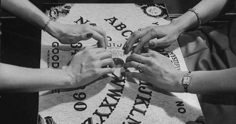 Placa Ouija, de la ocultism străvechi chinez la joc de societate