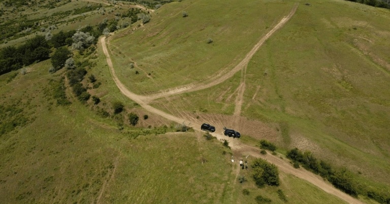 Craniu uman scos la iveală de ploile puternice / FOTO