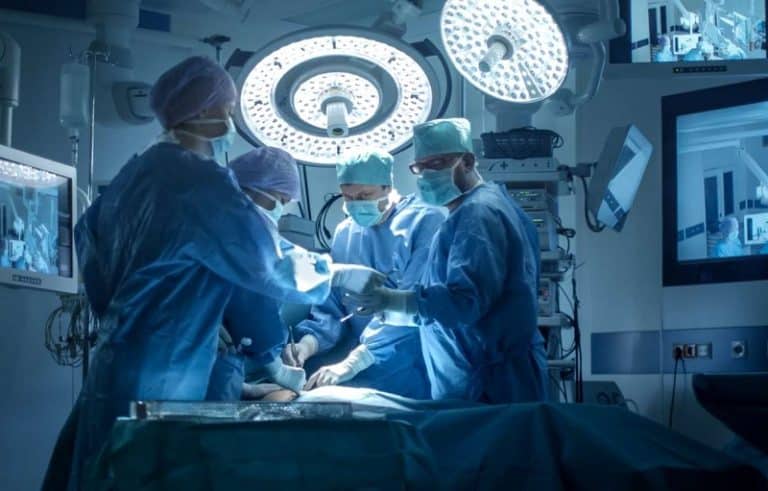 numărul medicilor crește, rețeaua se extinde, diferența urban-rural se adâncește