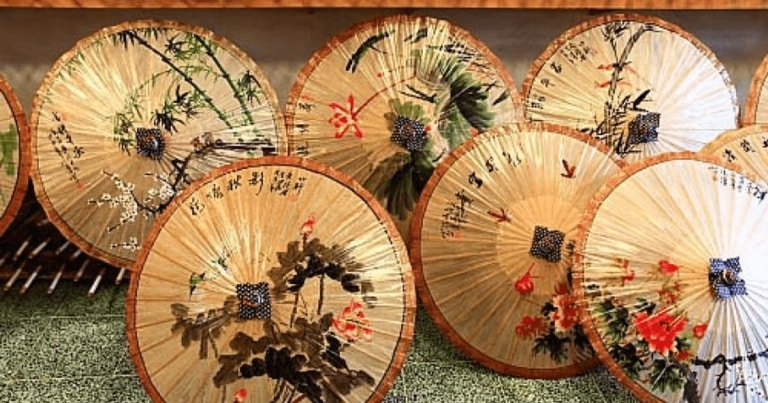 Umbrela, de la accesoriu de lux la produs indispensabil