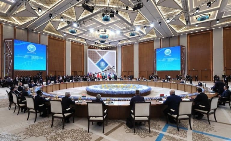 Xi Jinping îndeamnă Asia Centrală să reziste “interferenţelor externe”. ”Noua ordine mondială” a lui Vladimir Putin