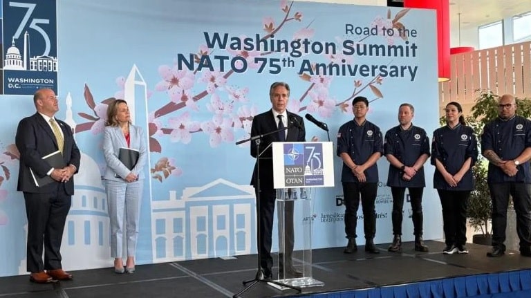 Se pun la punct ultimele detalii ale summit-ului NATO de la Washington. Un paradox descris de Jens Stoltenberg