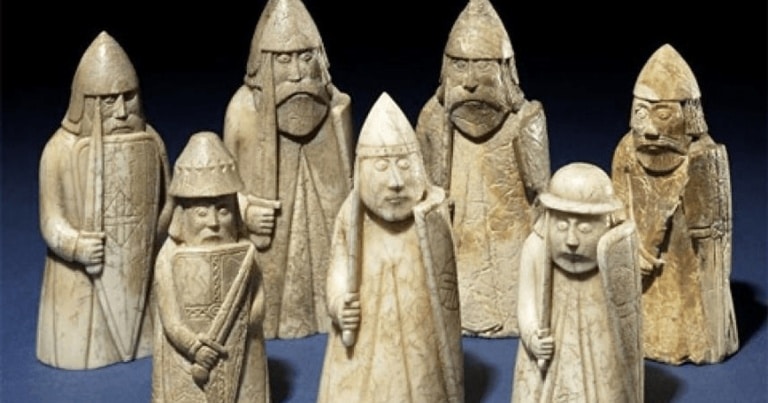 Şah-mat! Povestea misterioaselor piese de şah Lewis