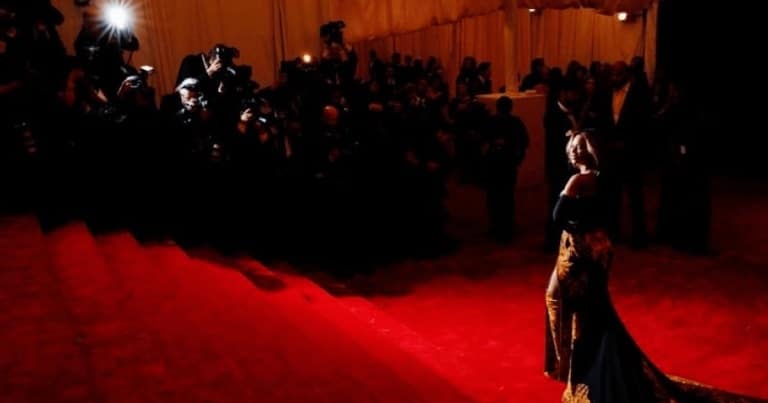 De unde moştenim tradiţia covorului roşu