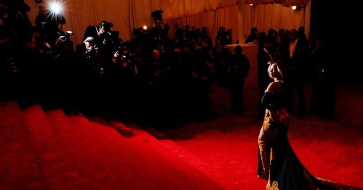 De unde moştenim tradiţia covorului roşu