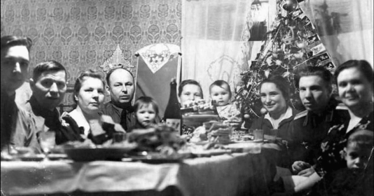 Ornamente cu chipul lui Stalin şi matinee în care copiii proslăvesc comunismul. Cum era sărbătorit Revelionul în URSS