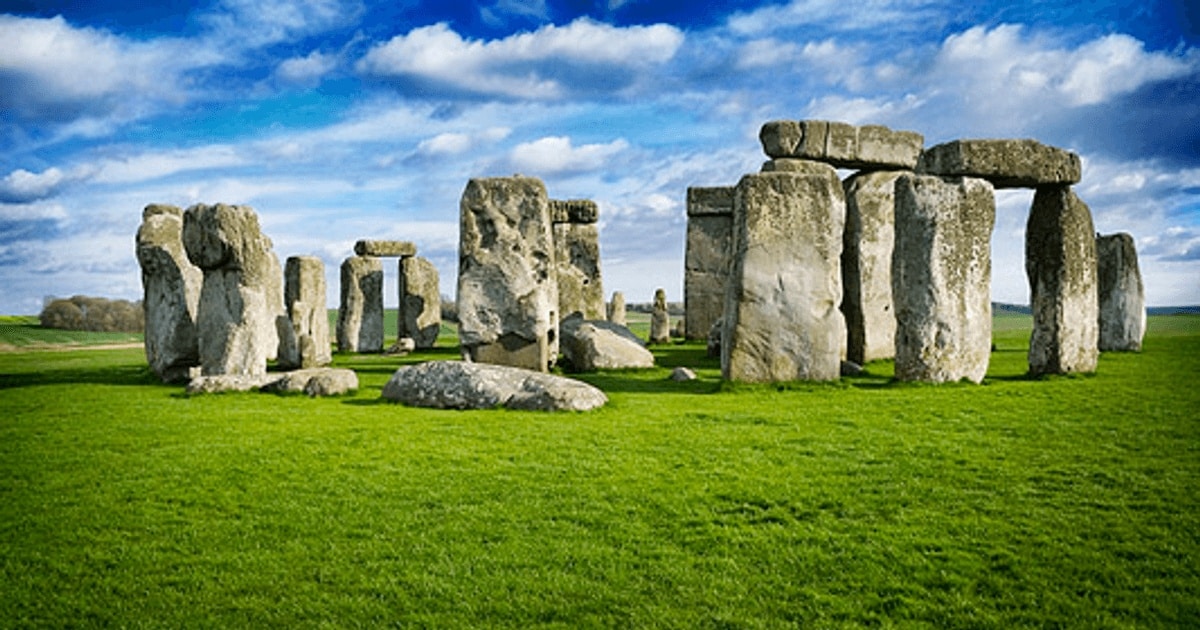UNESCO dezbate riscurile la adresa Patrimoniului Mondial, o atenţie specială fiind acordată Stonehenge
