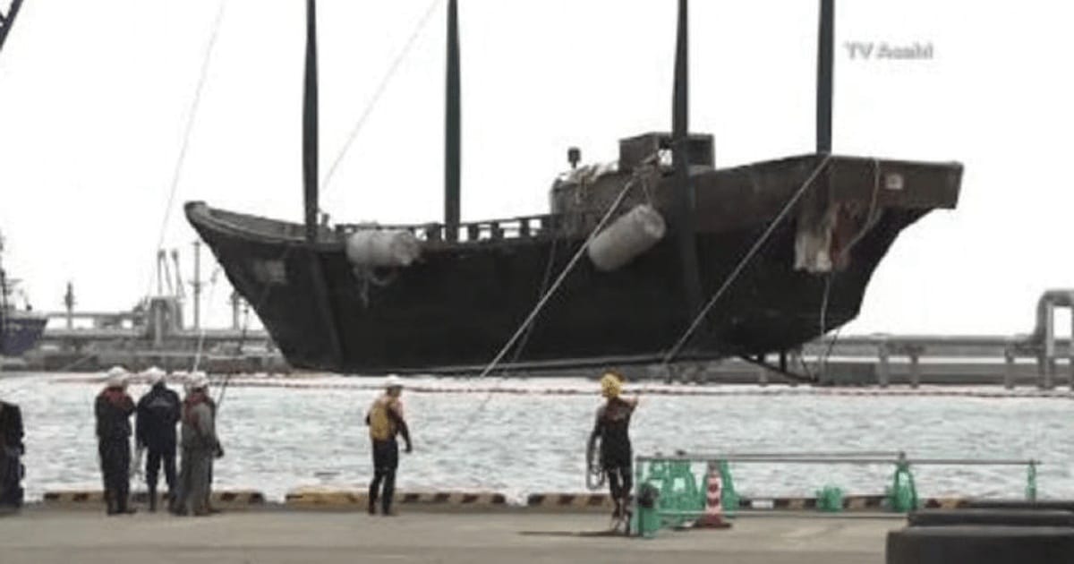 Zeci de “vase-fantomă” au eşuat pe coasta Japoniei. Cadavre descompuse, descoperite la bord