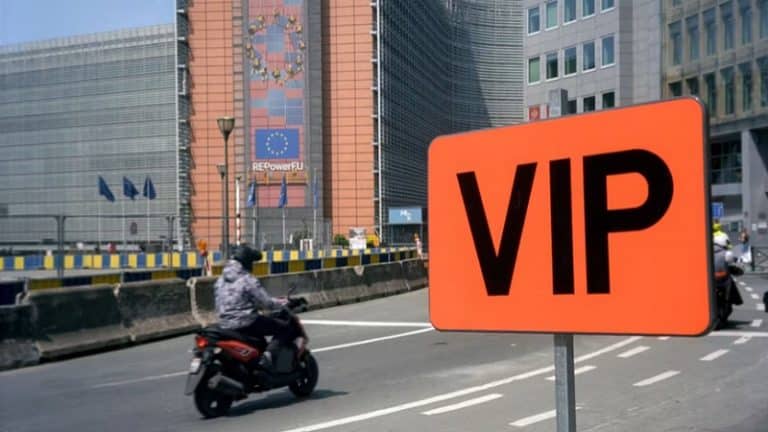 Austeritatea bugetară coboară și asupra diplomaților UE