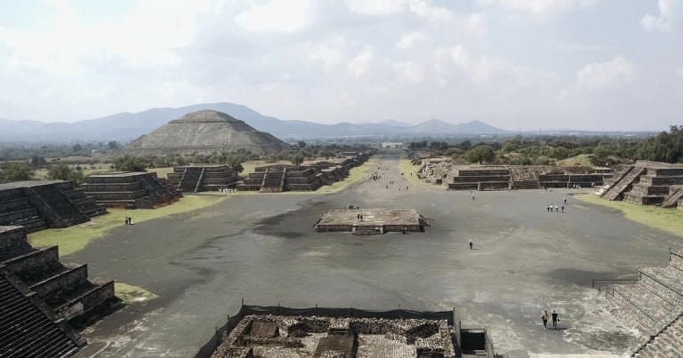 „Piramida Lunii” din Teotihuacan, aliniată cu Soarele la solstițiu