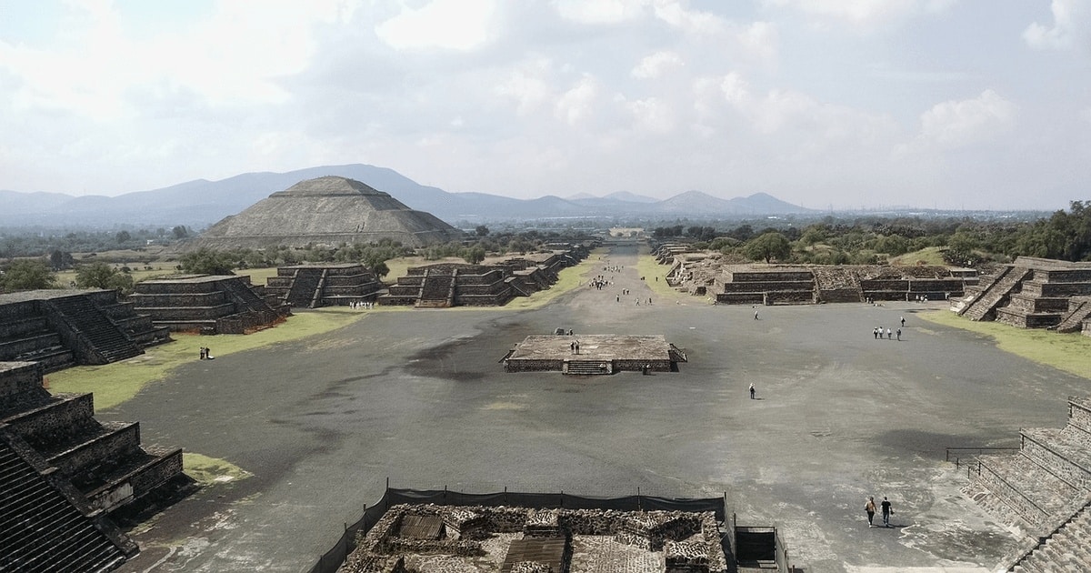 „Piramida Lunii” din Teotihuacan, aliniată cu Soarele la solstițiu