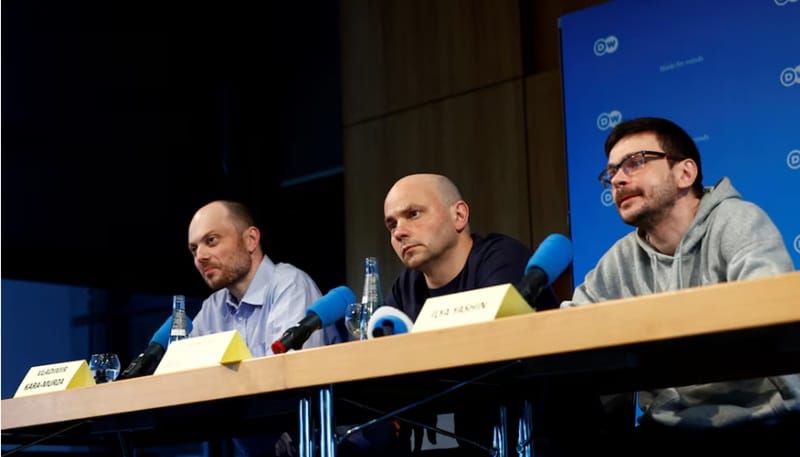 Disidenții ruși acuză că au fost expulzați ilegal de către Moscova