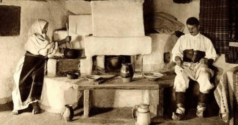 Ce superstitii si credinte existau in urma cu un secol! Romanii erau ingroziti la 1900 de strigoi, farmazoane si…