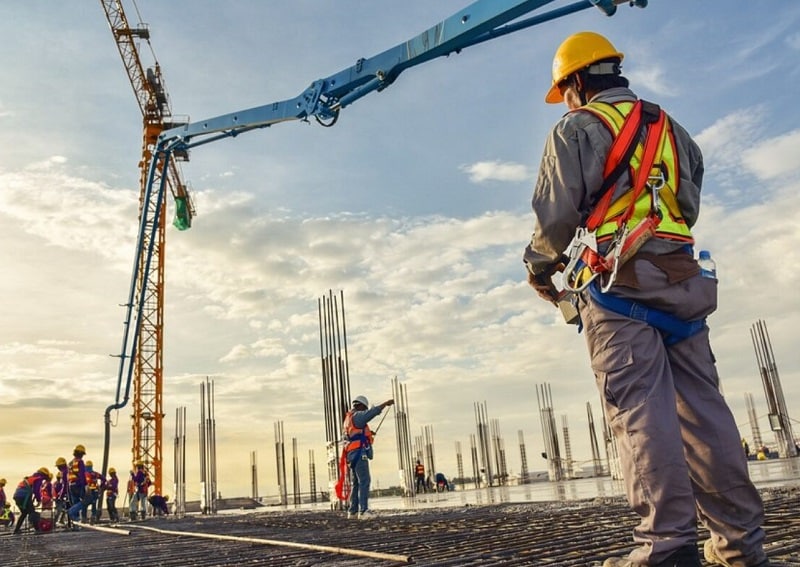 Construcțiile de locuințe își continuă prăbușirea