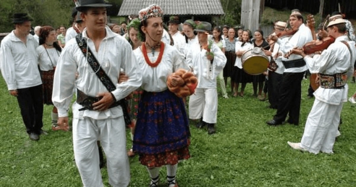 Cum este corect : moroşan sau maramureşean?