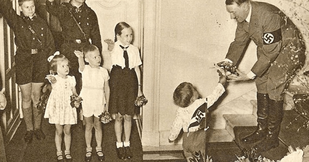 Fecioara Maria era germană, iar Arhanghelul Gavriil era transformat într-o zeiţă ariană