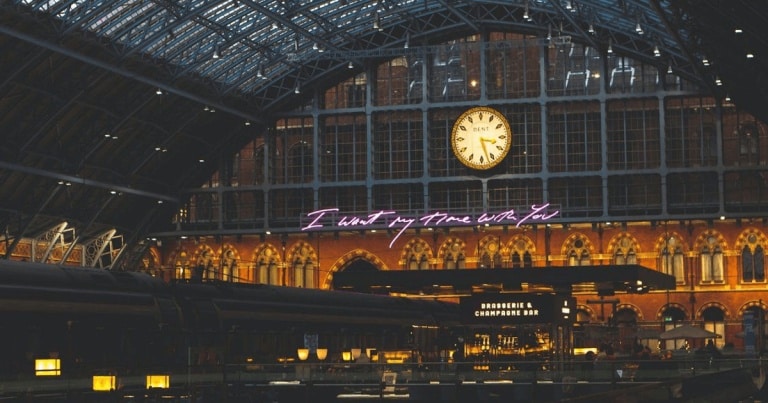 Istorii ale orei exacte