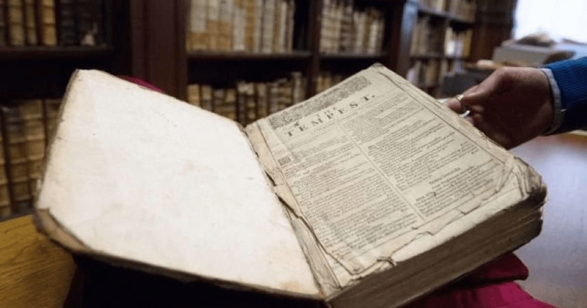 FOTO Exemplar rar din „First Folio”, primul volum cu piese de teatru scrise de Shakespeare, descoperit în Franţa