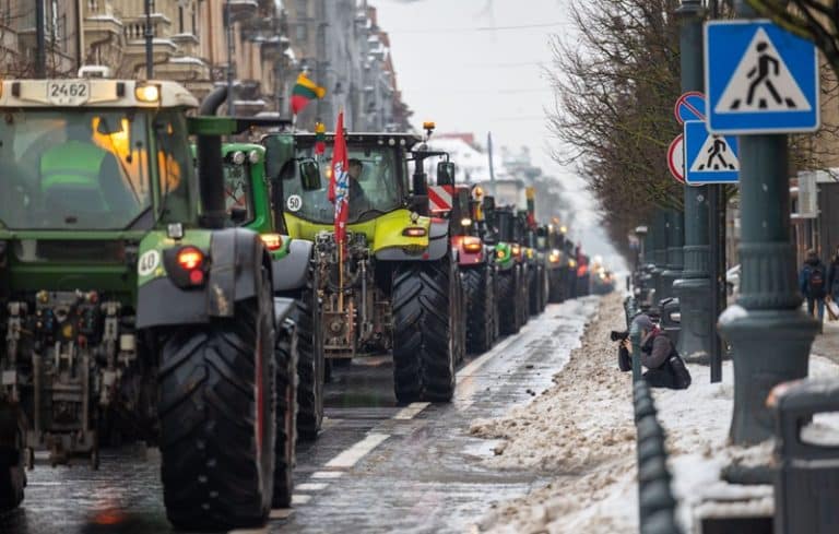 Comisia Europeană – Raport, după protestele fermierilor împotriva politicilor agricole verzi: creșterea sustenabilității și scăderea consumului de carne