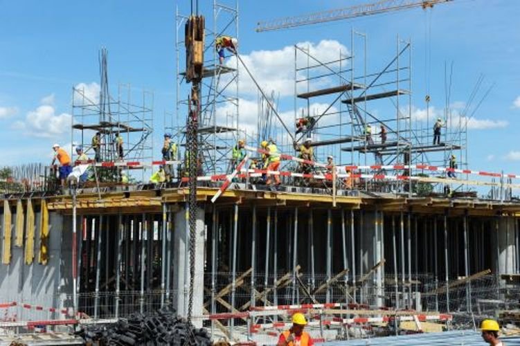 Avans de 5,6% a investițiilor nete în economie în S1. Crește ponderea comerțului și serviciilor, în detrimentul construcțiilor și industriei