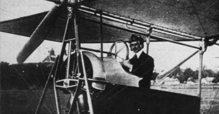 101 ani de la ultimul zbor al lui Aurel Vlaicu, inventator şi pionier al aviaţiei mondiale. „Când am urcat, m-au cuprins singurătatea şi urâtul“