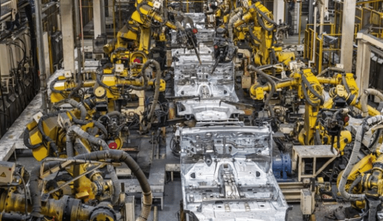 Comisia Europeană respinge solicitările industriei auto de a amâna obiectivele de reducere a CO2