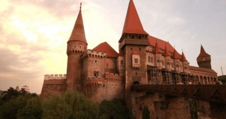 Castelul din Hunedoara va fi gazda primului târg european al castelelor