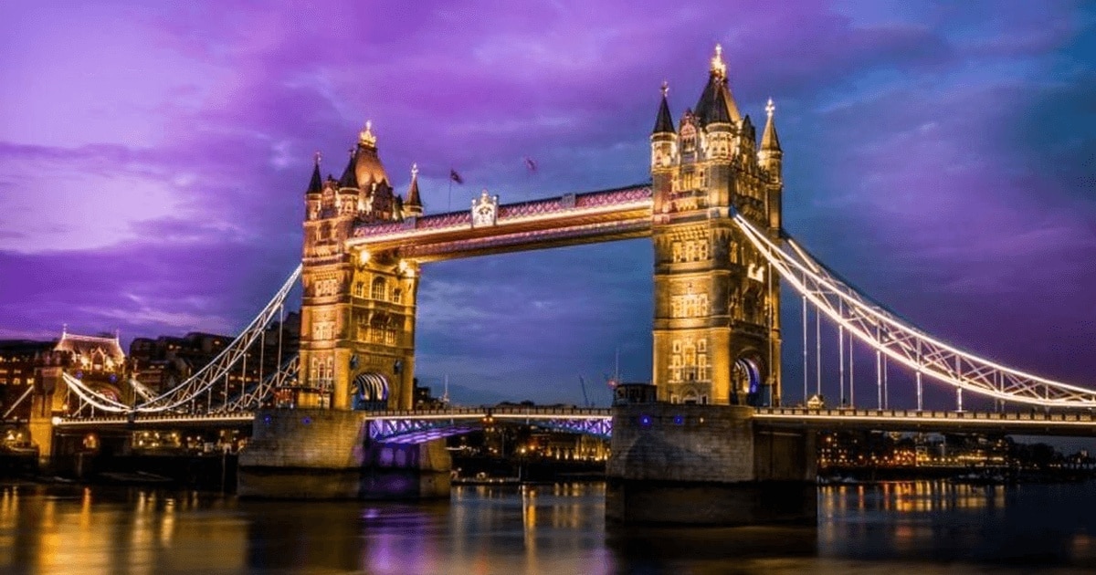 FOTO Tower Bridge împlinește 120 de ani