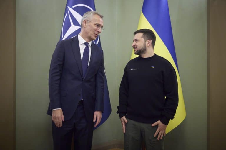 Jens Stoltenberg – interviu în FT: Ar fi trebuit să dăm Ucrainei mai multe arme și mai devreme