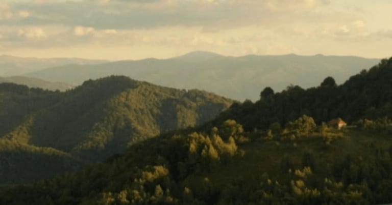 Ţinutul locuit de daci, ascuns în Munţii Orăștiei, deasupra norilor