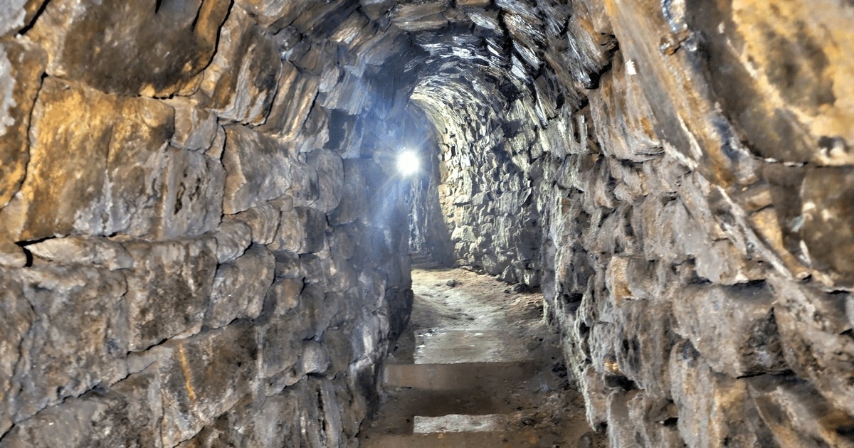 Satul din din Munții Metaliferi împânzit de mine de aur antice