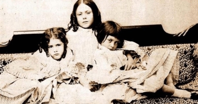 Fetiţa care l-a inspirat pe Lewis Carroll să scrie „Alice în ţara minunilor”