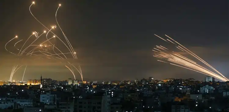 Israel a atacat Iran – vizate facilitățile de producere a rachetelor