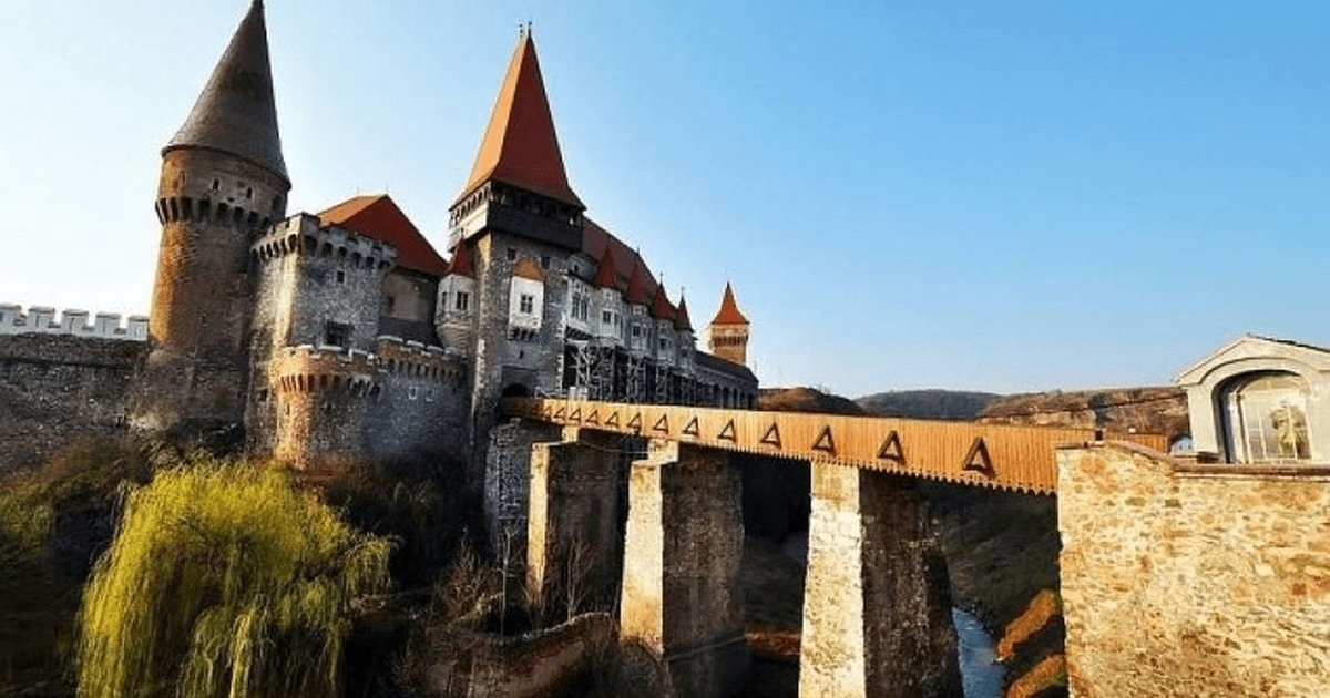 Castelul Corvinilor din Hunedoara, printre cele „10 castele de poveste” din lume