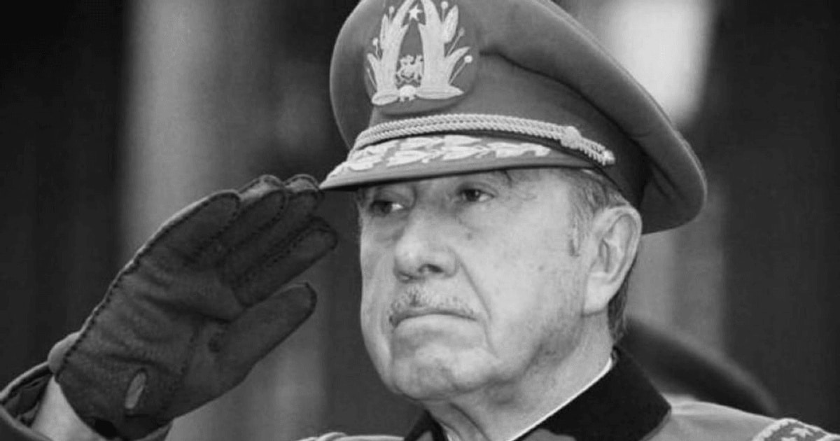 Dictatorul chilian Augusto Pinochet ardea cărţi în stradă în timp ce-şi clădea o bibliotecă secretă
