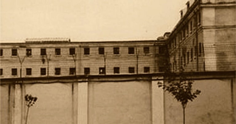 IICCMER reia săpăturile în penitenciarul Aiud pentru recuperarea unor săbii de o valoare istorică inestimabilă