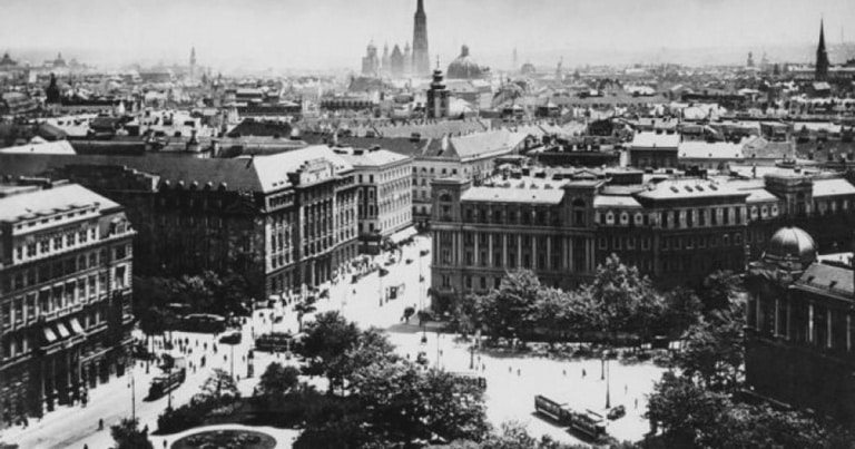 Hitler, Stalin și Troțki în același oraș