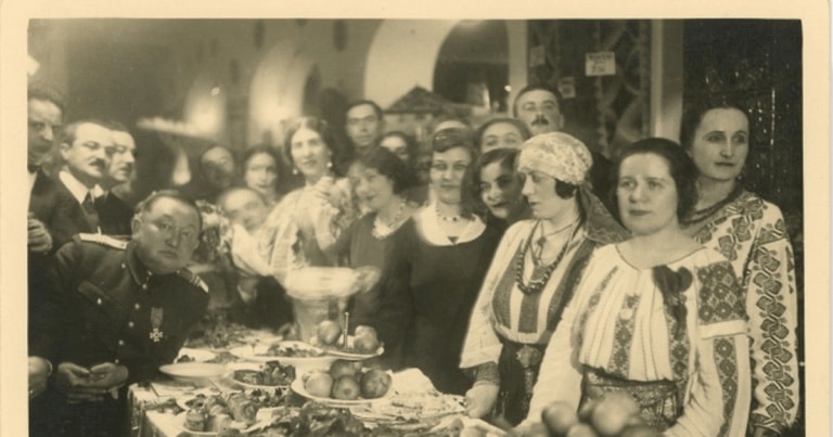 Codul bunelor maniere la masă: Sfaturi de la 1915