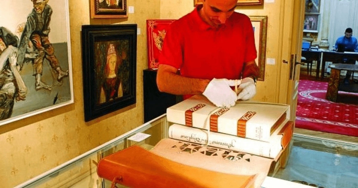 Documente din Procesul Templierilor, scoase la licitaţie în Bucureşti