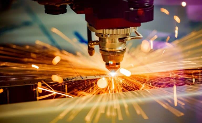 Locurile de muncă vacante în economie. Industria prelucrătoare – cea mai accentuată scădere. Specialiștii și necalificații