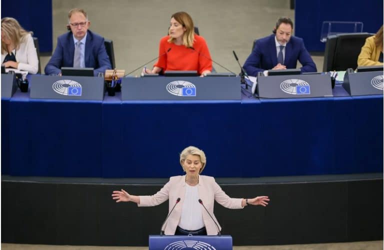 PE aprobă cu cele mai puține voturi din ultimii 30 de ani noua Comisie von der Leyen. Fragilitatea politică a noului executiv european