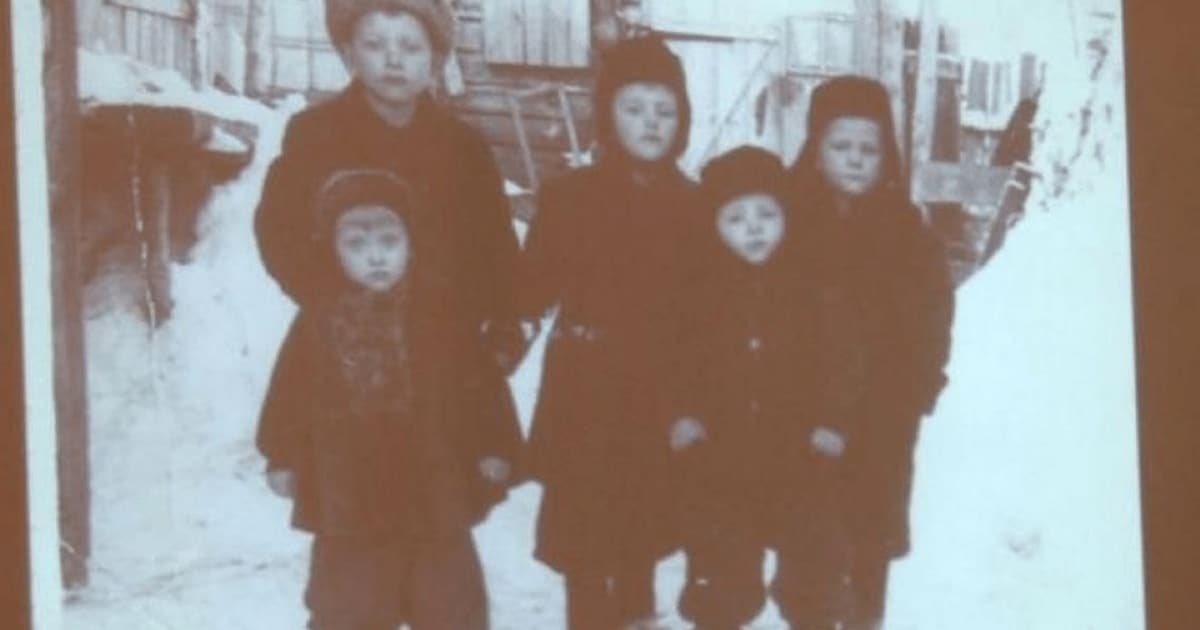 Cum se jucau copiii în urmă cu 100 de ani