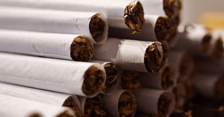 Cum aduceau marinarii blugi, whisky, țigări și carpete în România socialistă