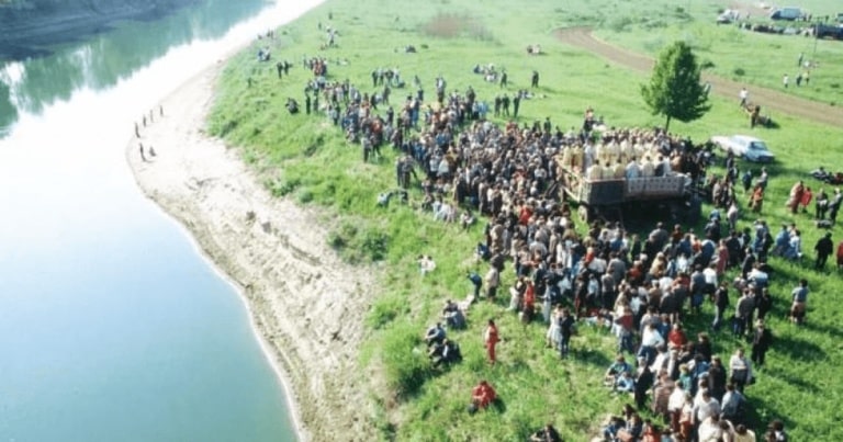 Mai 1990, « Podul de Flori»