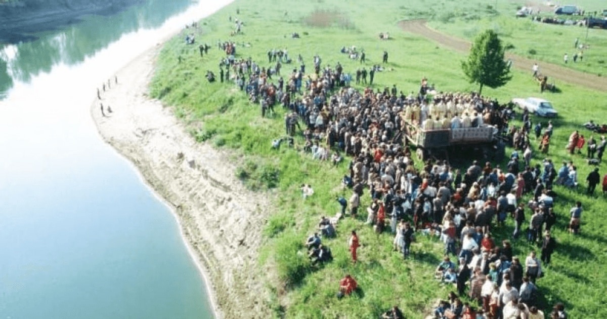Mai 1990, « Podul de Flori»