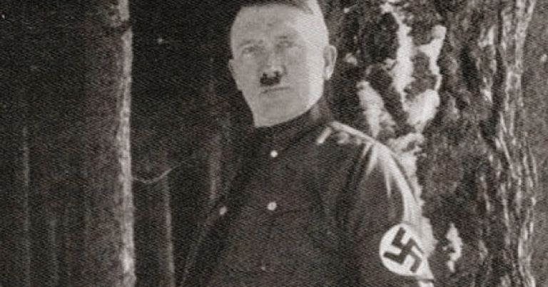 Adolf Hitler, aşa cum nu a mai fost văzut niciodată. Fotografiile pe care Fuhrerul le-a interzis