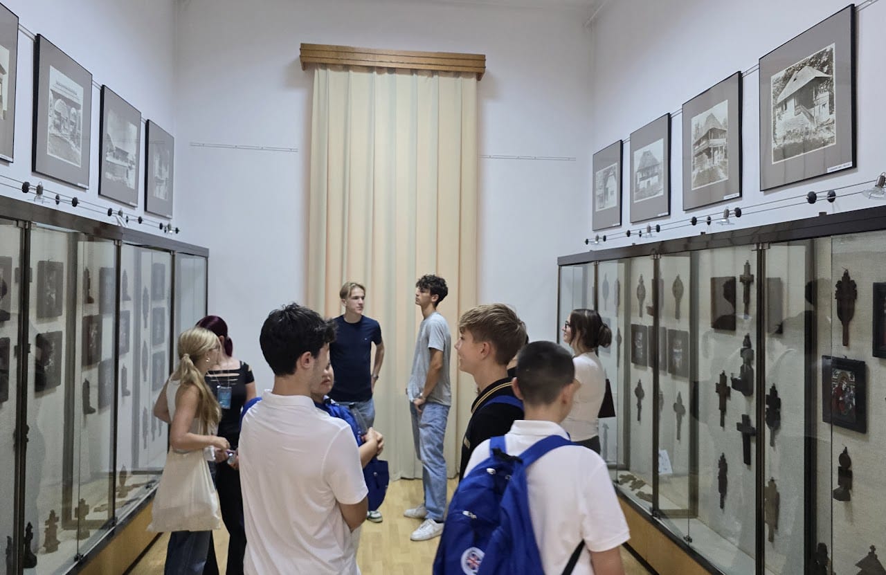 Tinerii învață la școală despre legionari și comunism la 14 ani