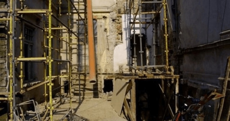 schelet din secolul XVI într-o casă bântuită